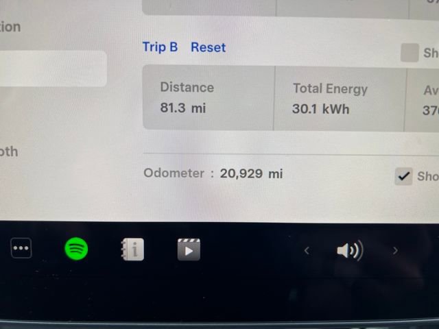 Used 2022 Tesla Model Y Long Range image 22