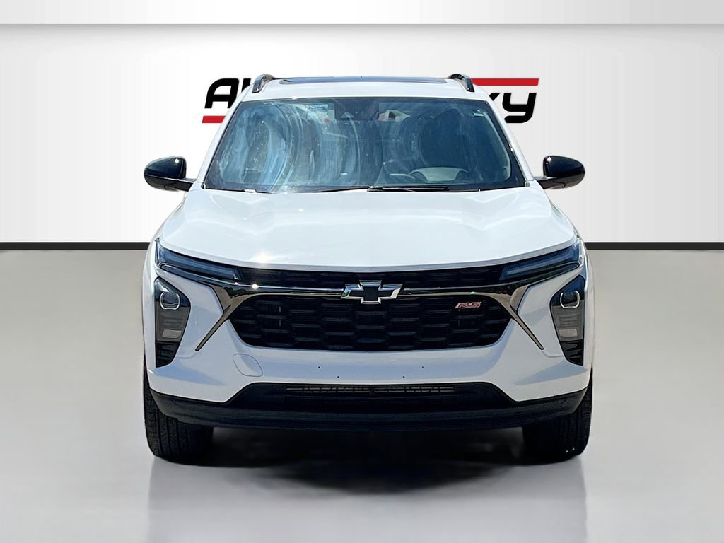 Used 2025 Chevrolet Trax RS w/ Sunroof Package image 2