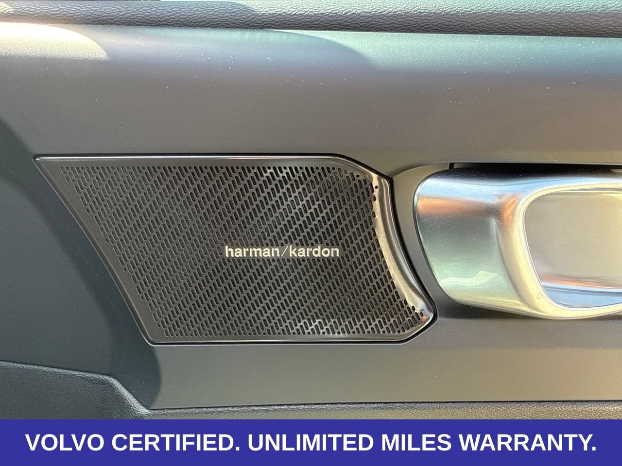 Certified 2024 Volvo XC40 B5 Ultimate w/ Protection Package Premier AWD/4WD image 11