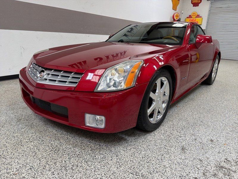 Used 2004 Cadillac XLR RWD image 3