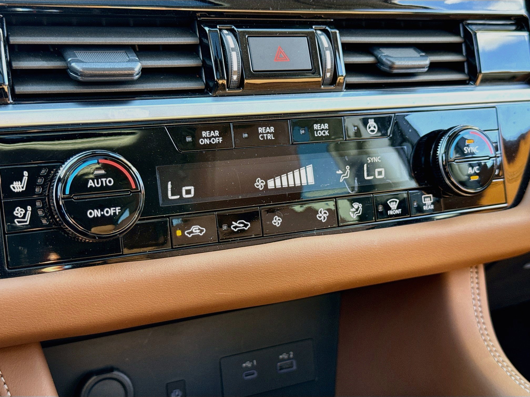 Certified 2025 Nissan Pathfinder Platinum AWD/4WD image 18