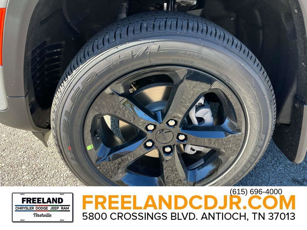 New 2025 Jeep Grand Cherokee 4WD image 9