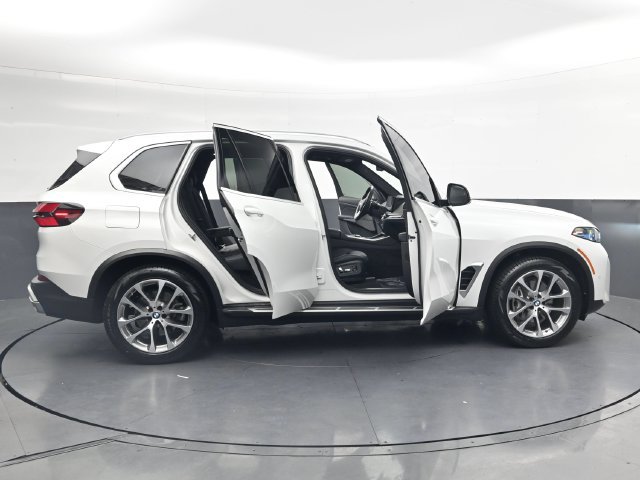Certified 2024 BMW X5 xDrive40i w/ Premium Package AWD/4WD image 39
