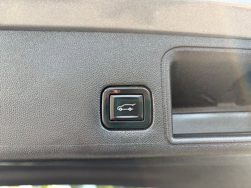 Used 2020 GMC Terrain SLT w/ Preferred Package AWD/4WD image 11