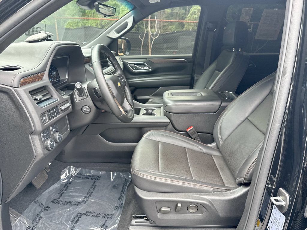 Used 2024 Chevrolet Suburban High Country AWD/4WD image 13