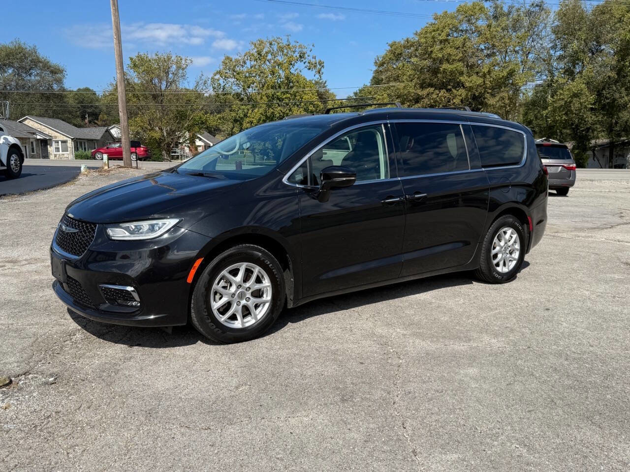 Used 2021 Chrysler Pacifica Touring-L image 37