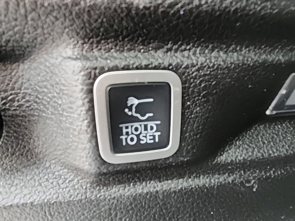 Certified 2023 Jeep Grand Cherokee L Laredo image 19