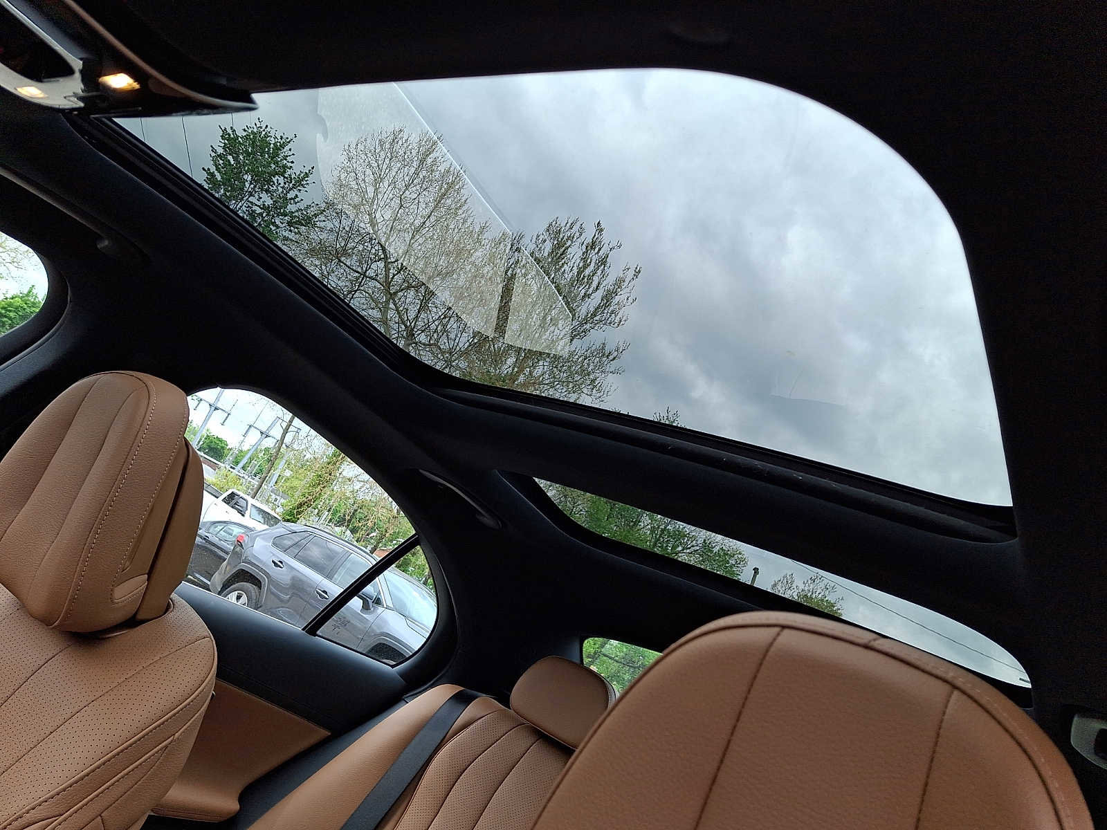 Used 2025 Mercedes-Benz E 350 4MATIC Sedan image 15