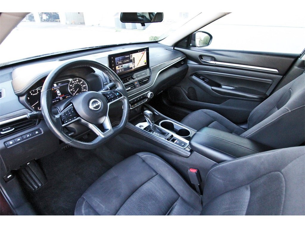 Used 2023 Nissan Altima 2.5 SV w/ SV Premium Package image 12