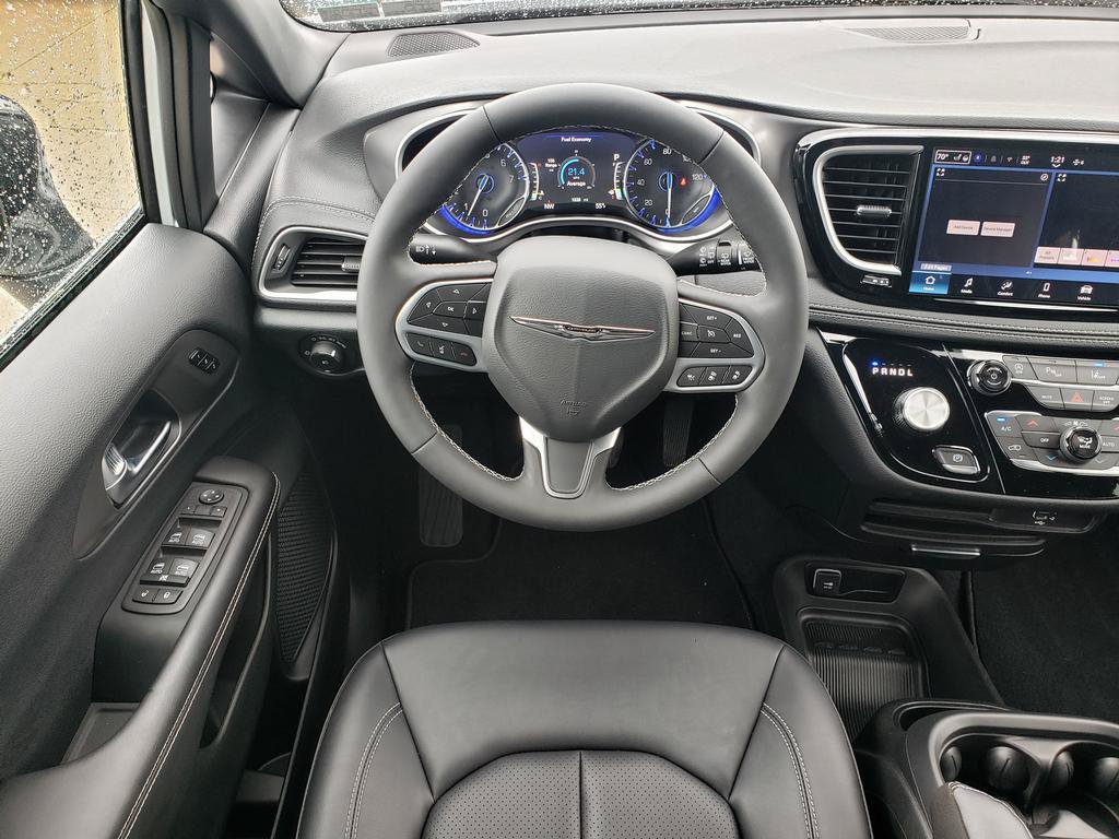 New 2026 Chrysler Pacifica Select AWD/4WD image 16