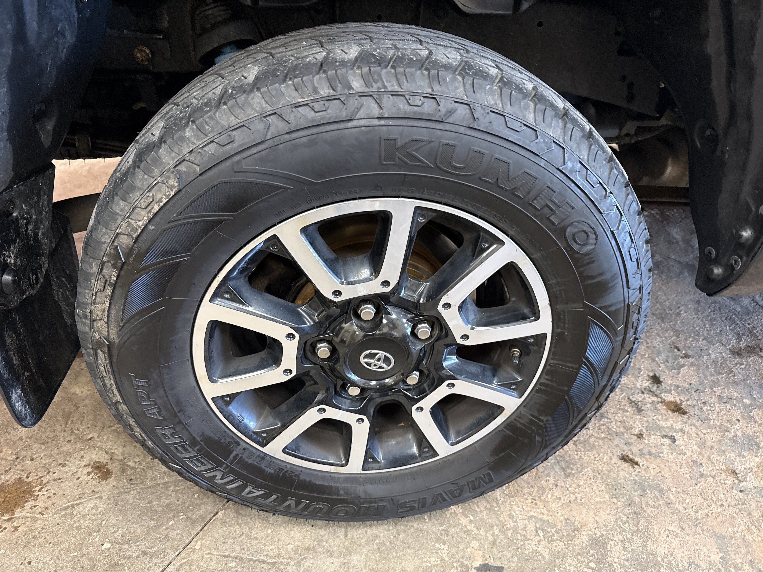 Used 2019 Toyota Tundra Limited w/ Limited Premium Package AWD/4WD image 13