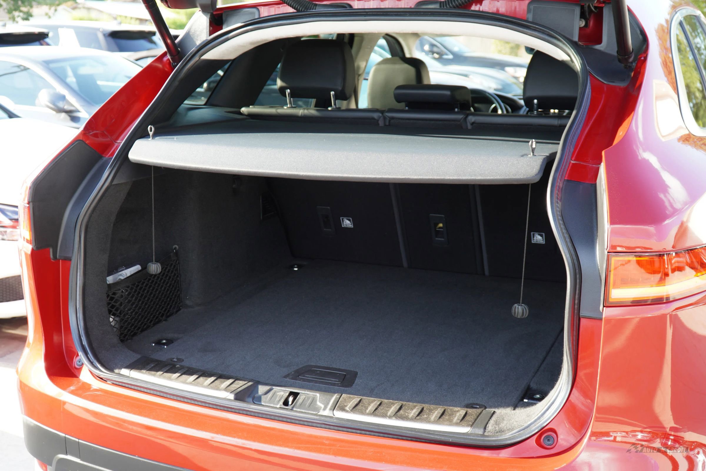 Used 2019 Jaguar F-PACE Premium image 8