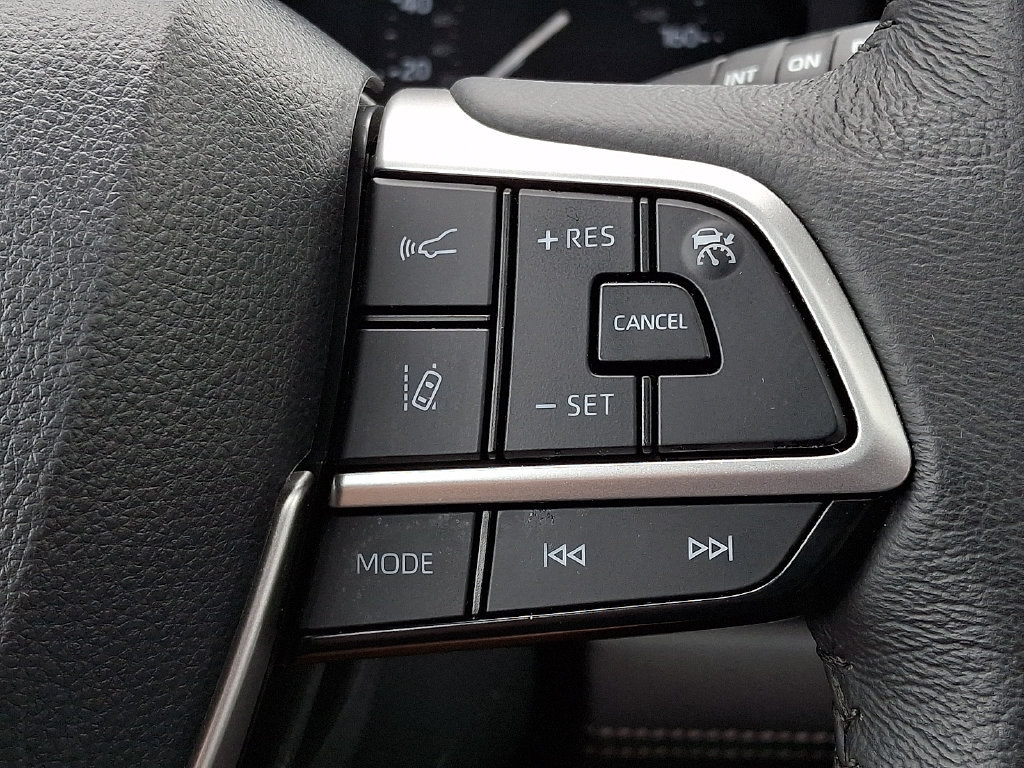 Used 2025 Toyota Sienna XLE FWD image 23