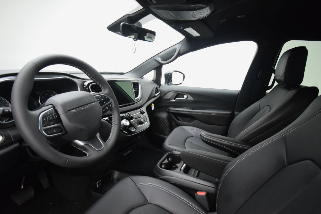 New 2027 Chrysler Pacifica LX FWD image 30