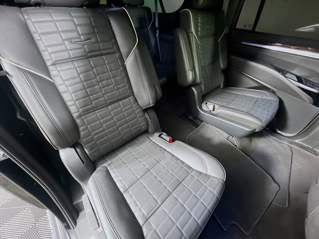 Used 2025 Cadillac Escalade ESV Sport Platinum w/ LPO, ONYX Package image 32