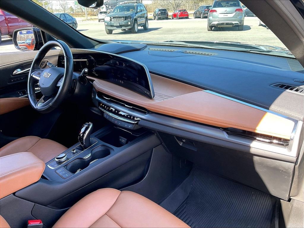 Used 2024 Cadillac XT4 Sport AWD/4WD image 14