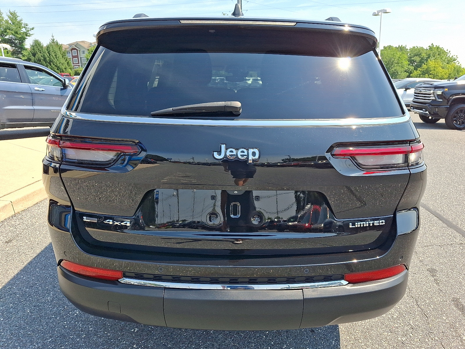 Used 2022 Jeep Grand Cherokee L Limited AWD/4WD image 6