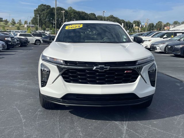 Used 2025 Chevrolet Trax RS w/ Driver Confidence Package FWD image 2