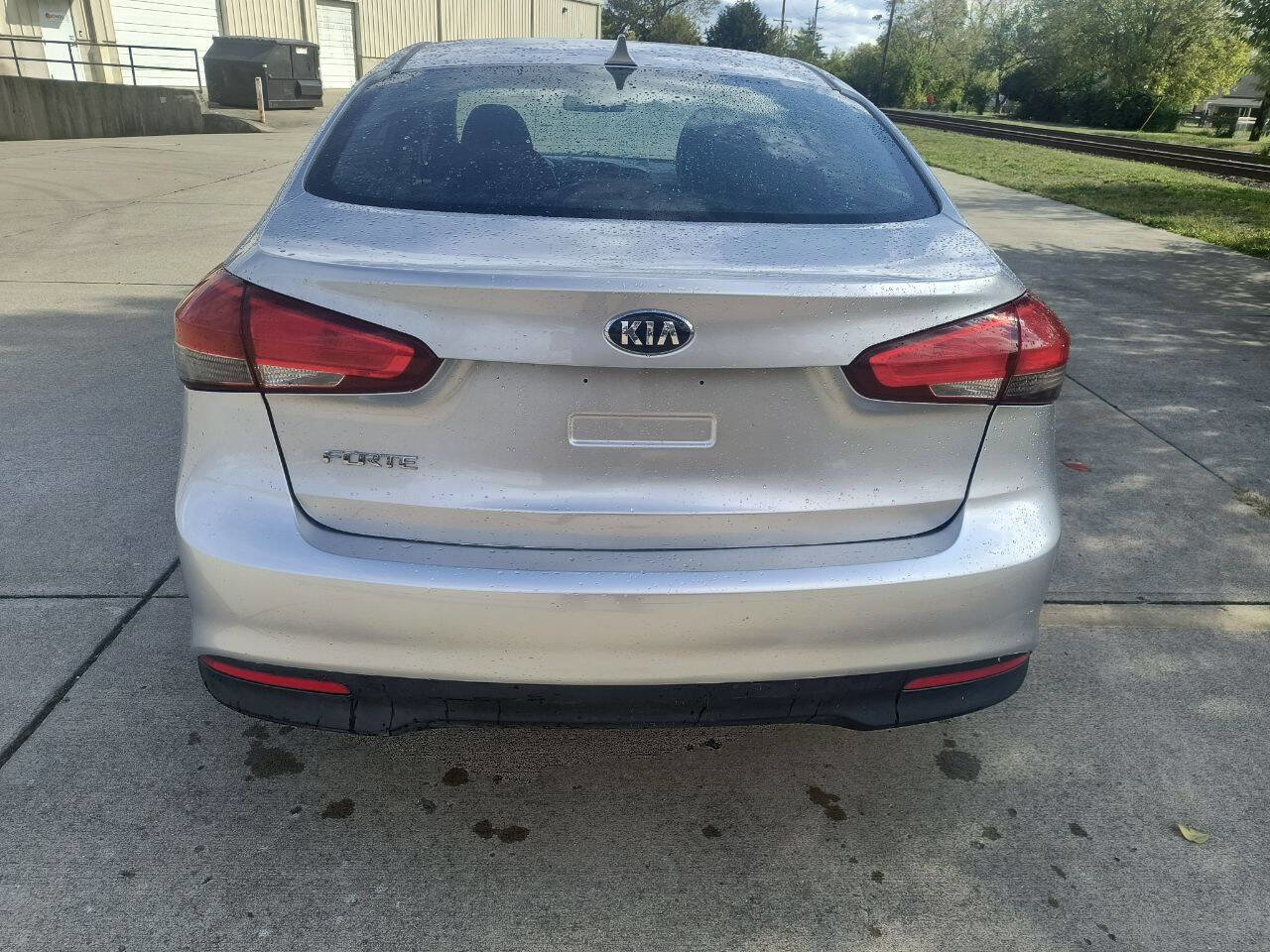 Used 2017 Kia Forte LX image 3