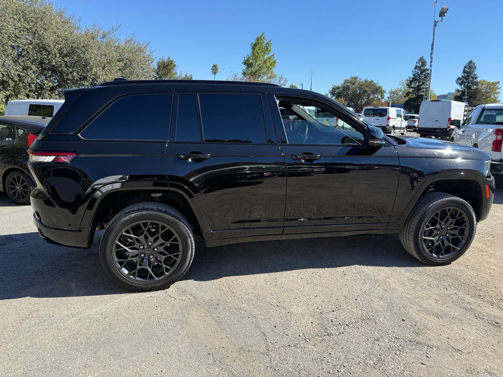 Used 2023 Jeep Grand Cherokee Summit AWD/4WD image 7