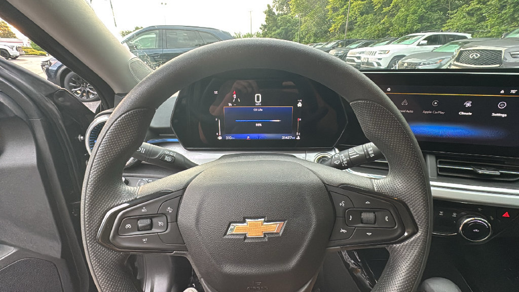 Used 2025 Chevrolet Trax LT FWD image 15