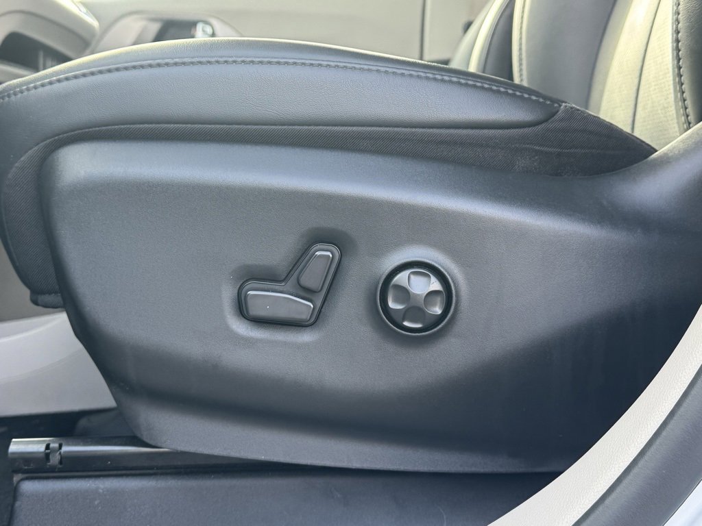 Used 2024 Chrysler Pacifica Touring-L image 19