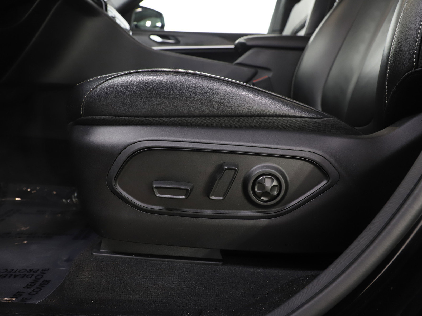 Used 2025 Jeep Grand Cherokee L Limited w/ Black Appearance Package image 23