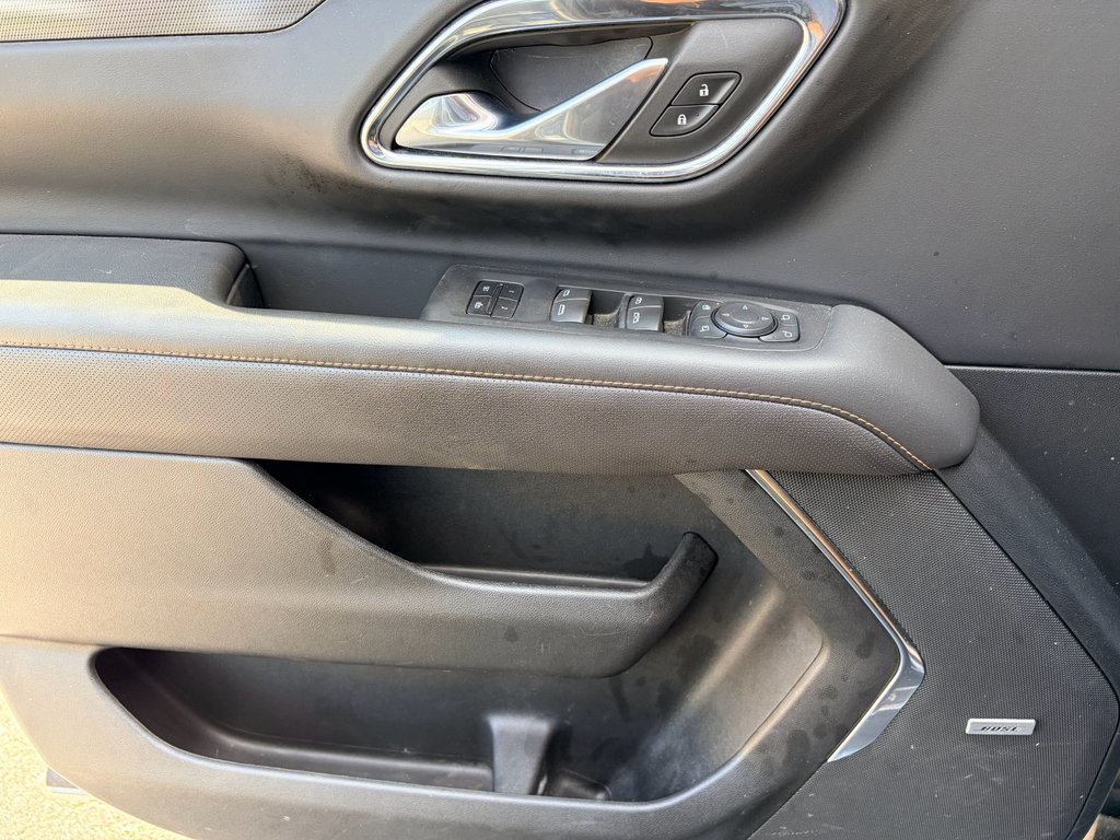 Used 2023 GMC Yukon AT4 w/ LPO, Floor Liner Package AWD/4WD image 9