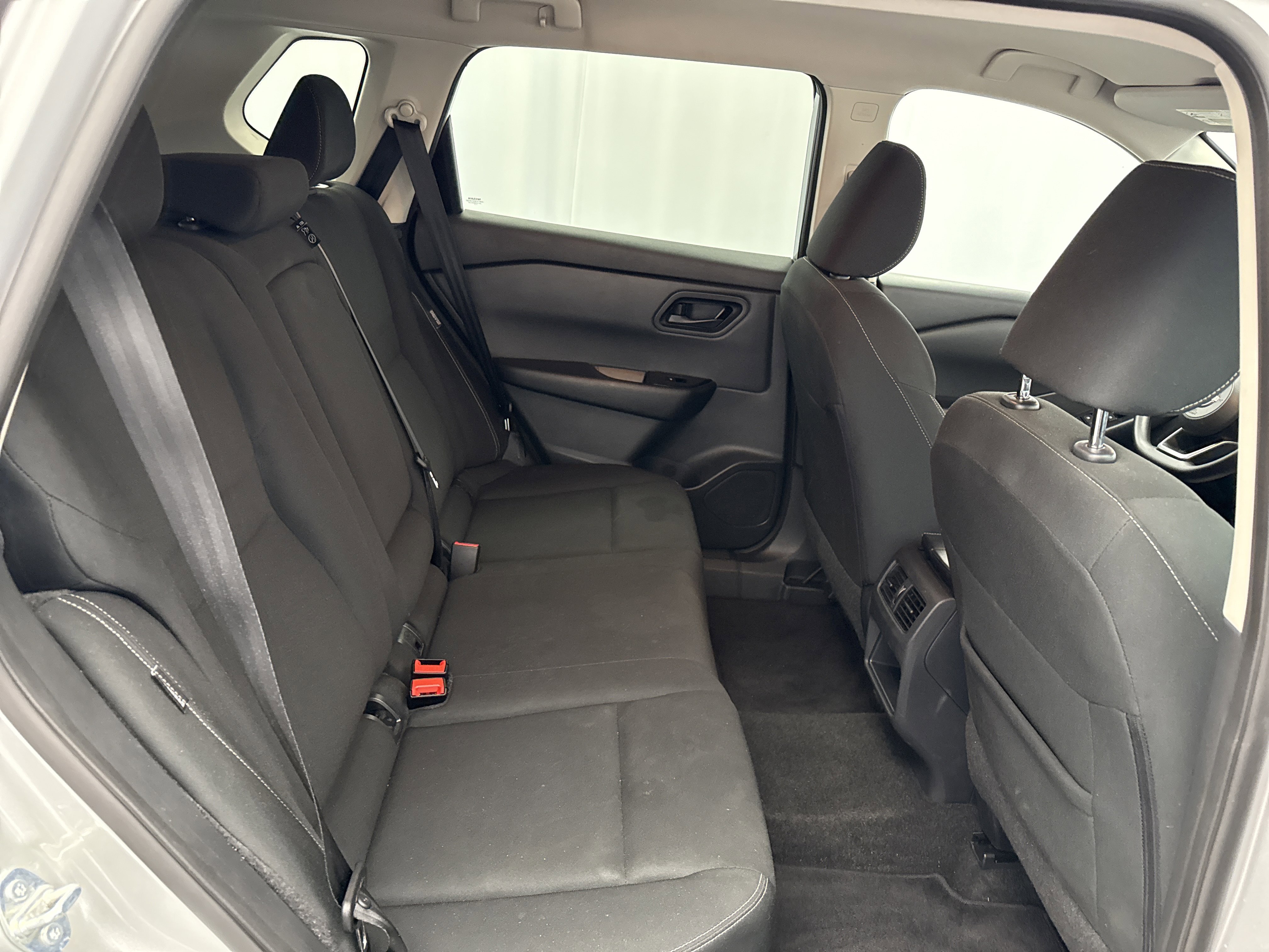 Used 2024 Nissan Rogue S image 15