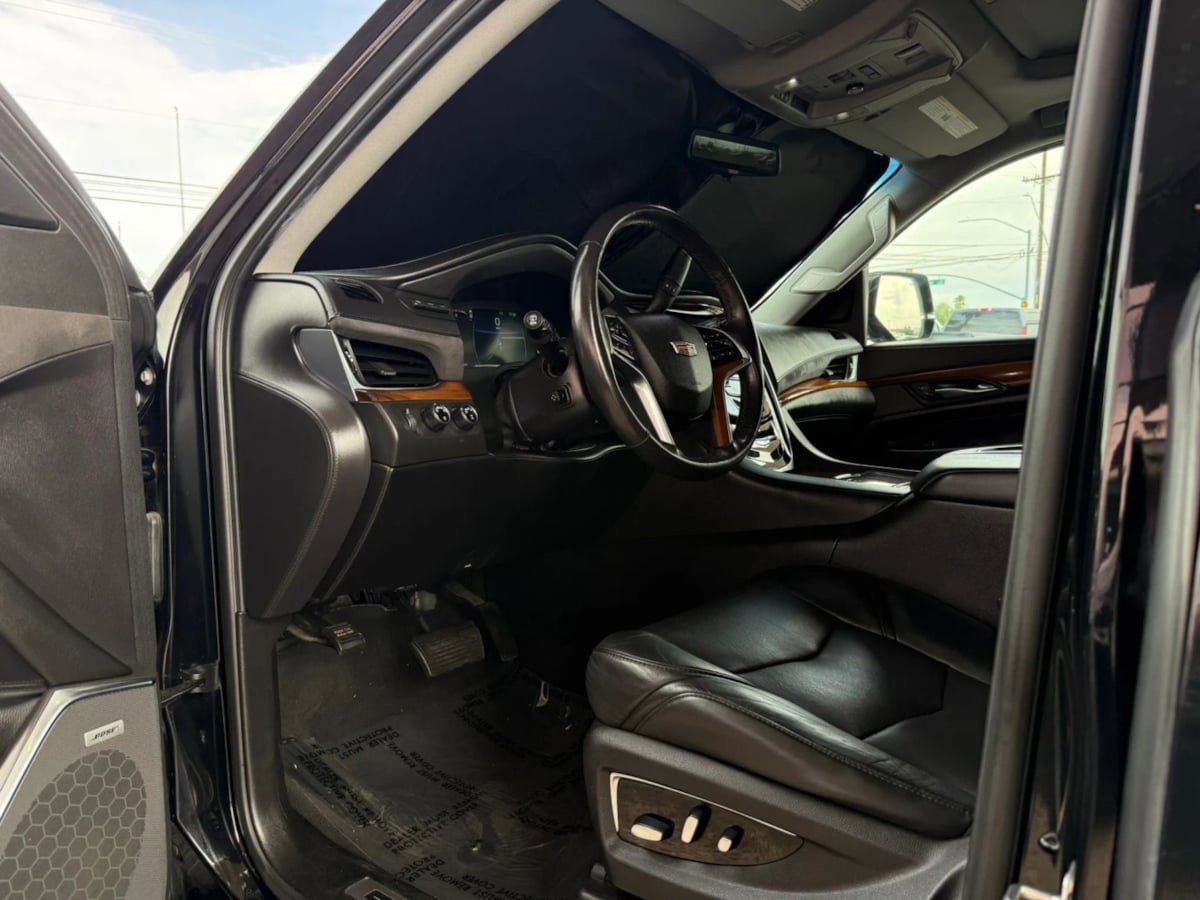 Used 2018 Cadillac Escalade Luxury AWD/4WD image 42