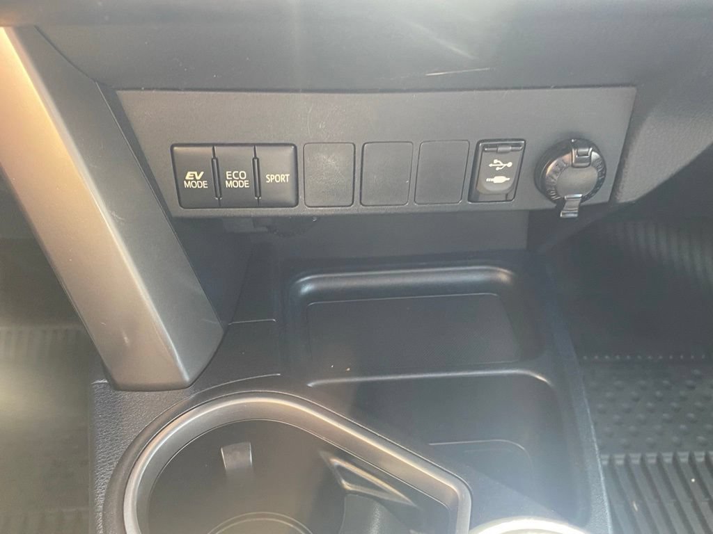 Used 2016 Toyota RAV4 XLE AWD/4WD image 25