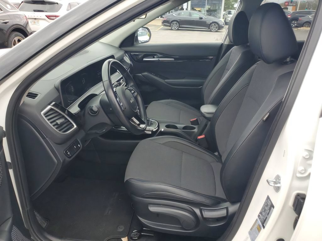 Used 2025 Kia Seltos S FWD image 14
