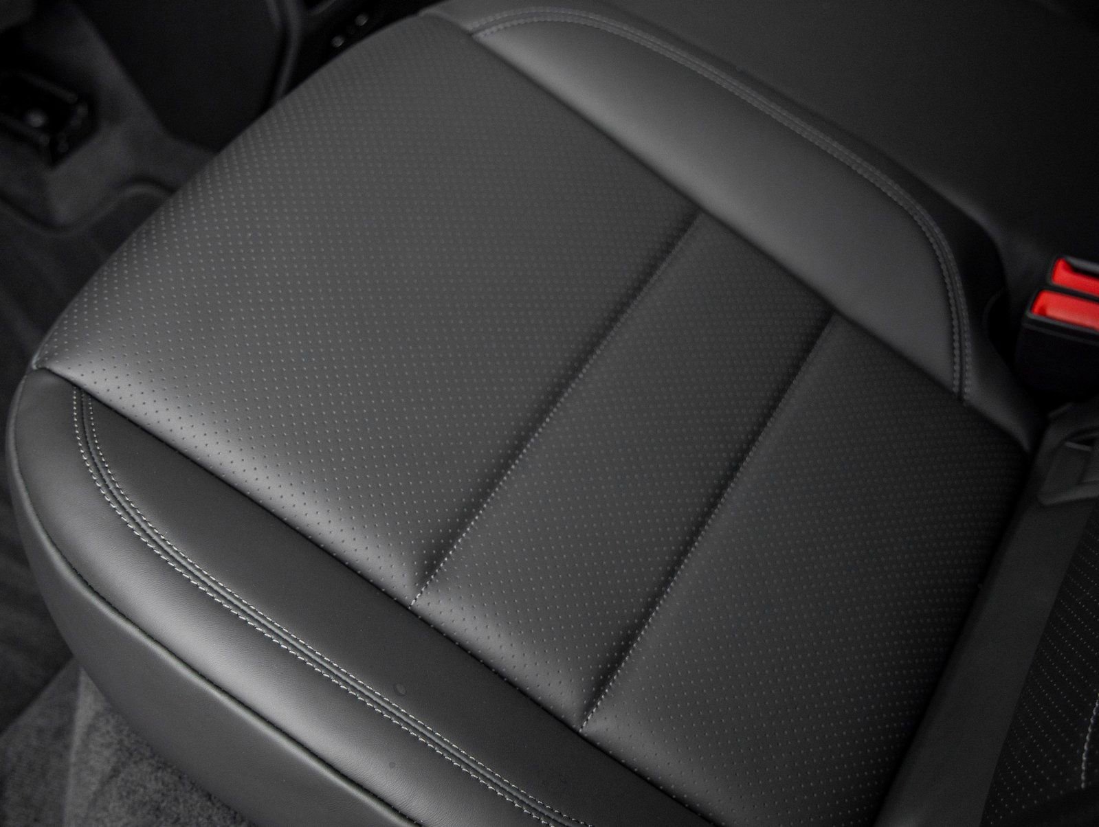 New 2026 Porsche Macan Electric RWD image 35