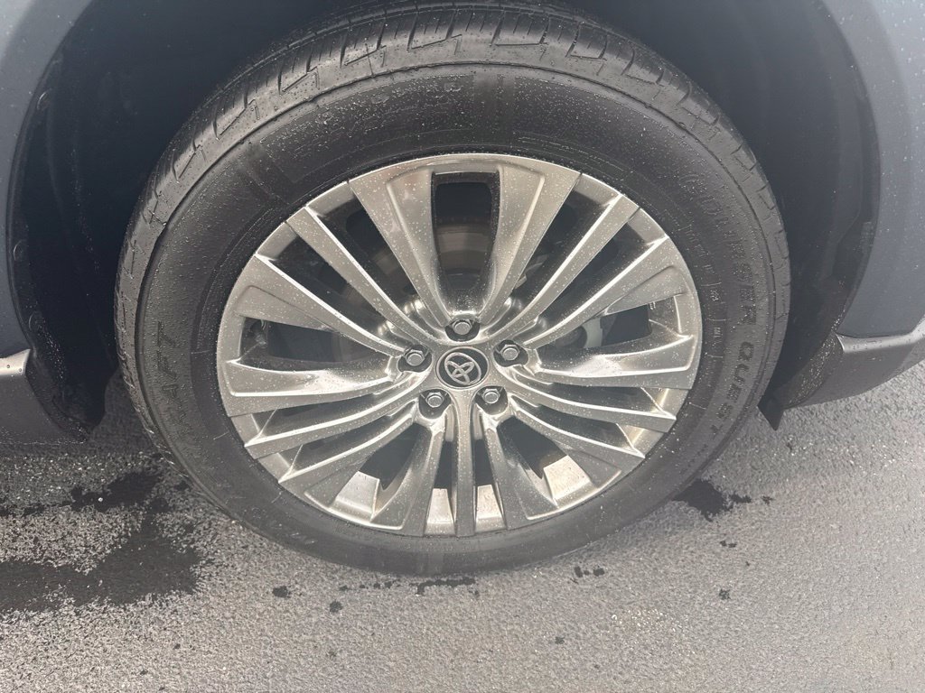 Certified 2023 Toyota Venza Limited AWD/4WD image 13