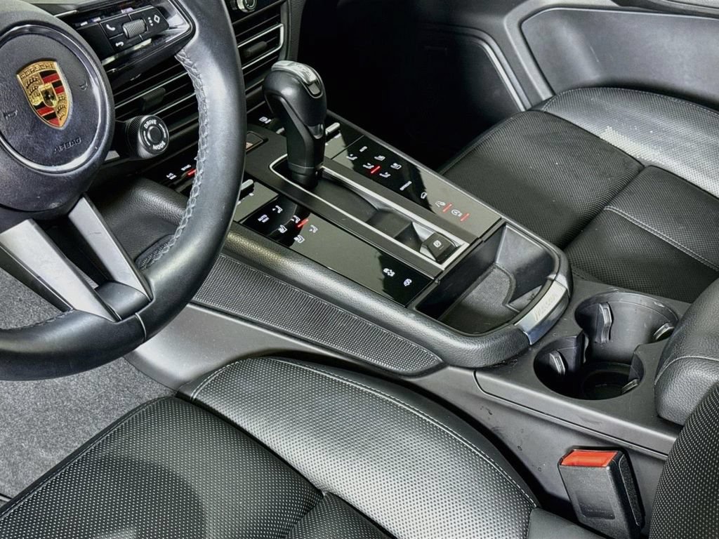 Certified 2024 Porsche Macan AWD/4WD image 21