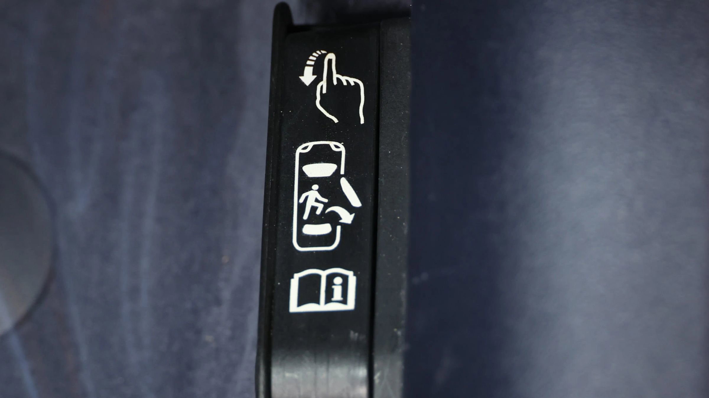 Used 2022 Chevrolet Corvette Stingray Premium Conv w/ Z51 Performance Package image 85