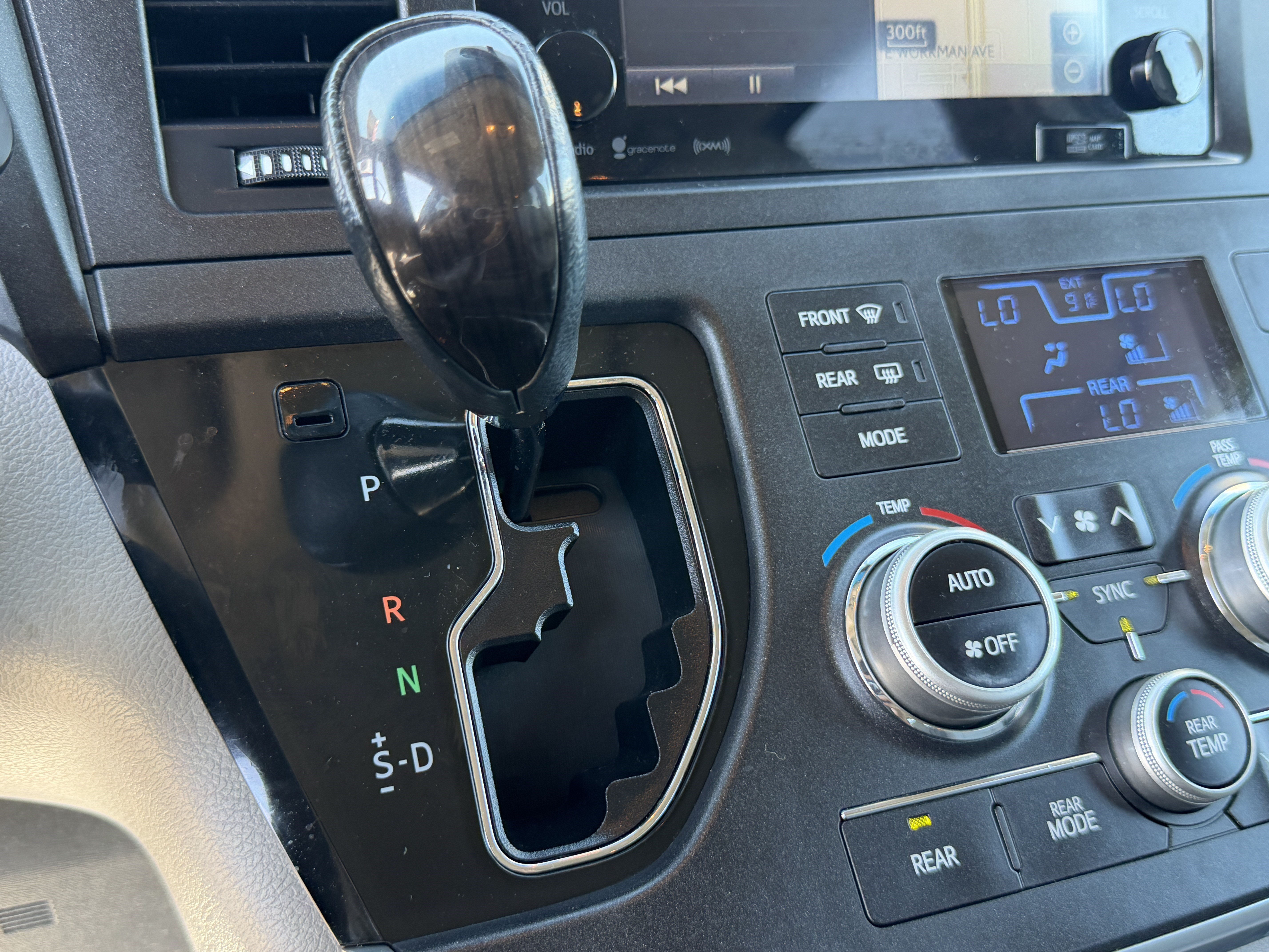 Used 2017 Toyota Sienna XLE w/ XLE Navigation Package FWD image 24