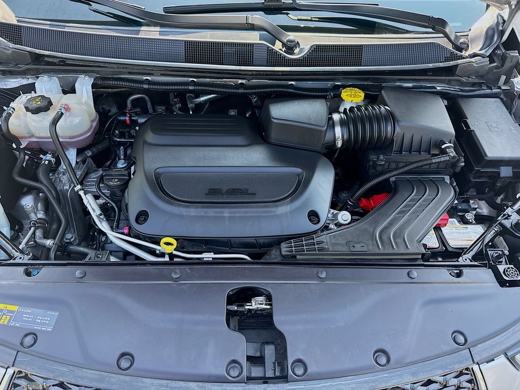 Used 2024 Chrysler Pacifica Touring-L FWD image 30