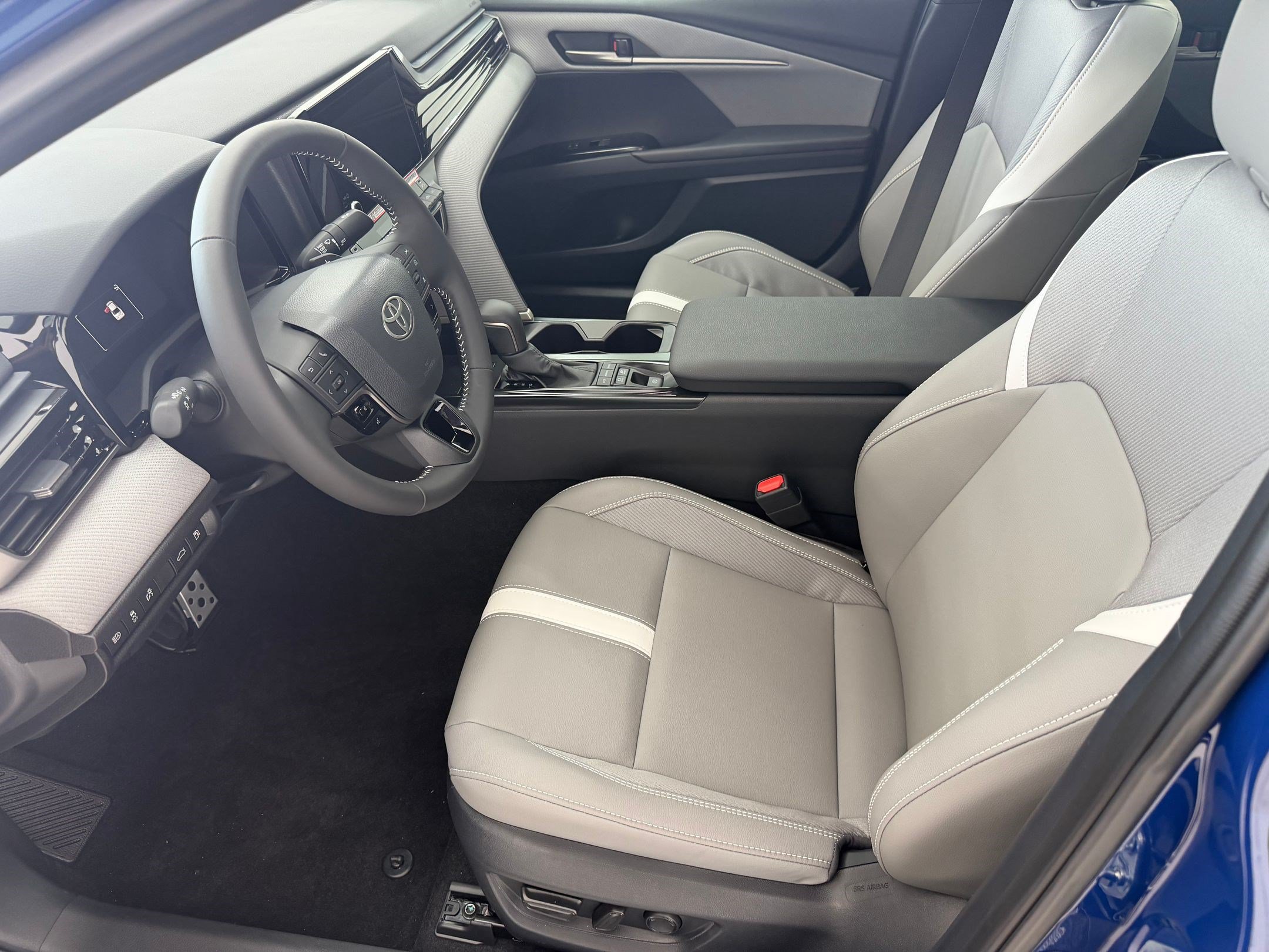Used 2026 Toyota Camry SE w/ Convenience Package FWD image 5