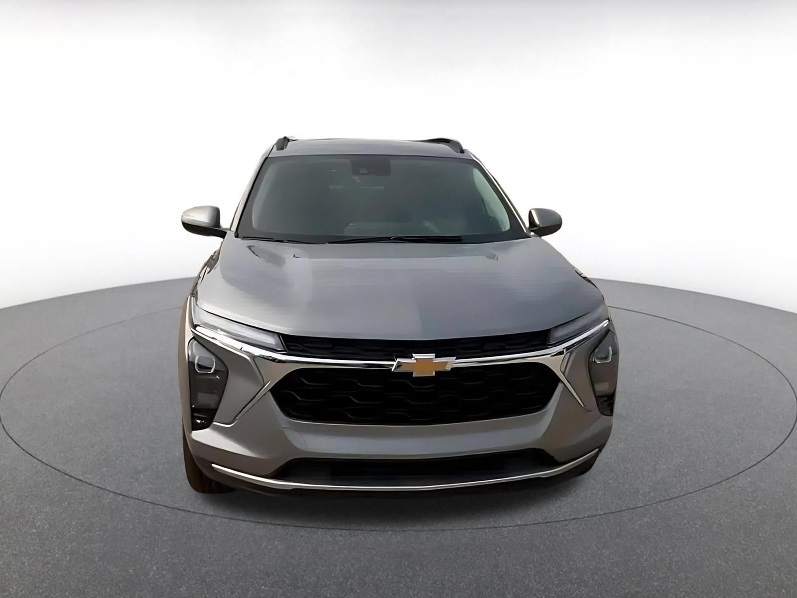 Used 2025 Chevrolet Trax LT FWD image 4
