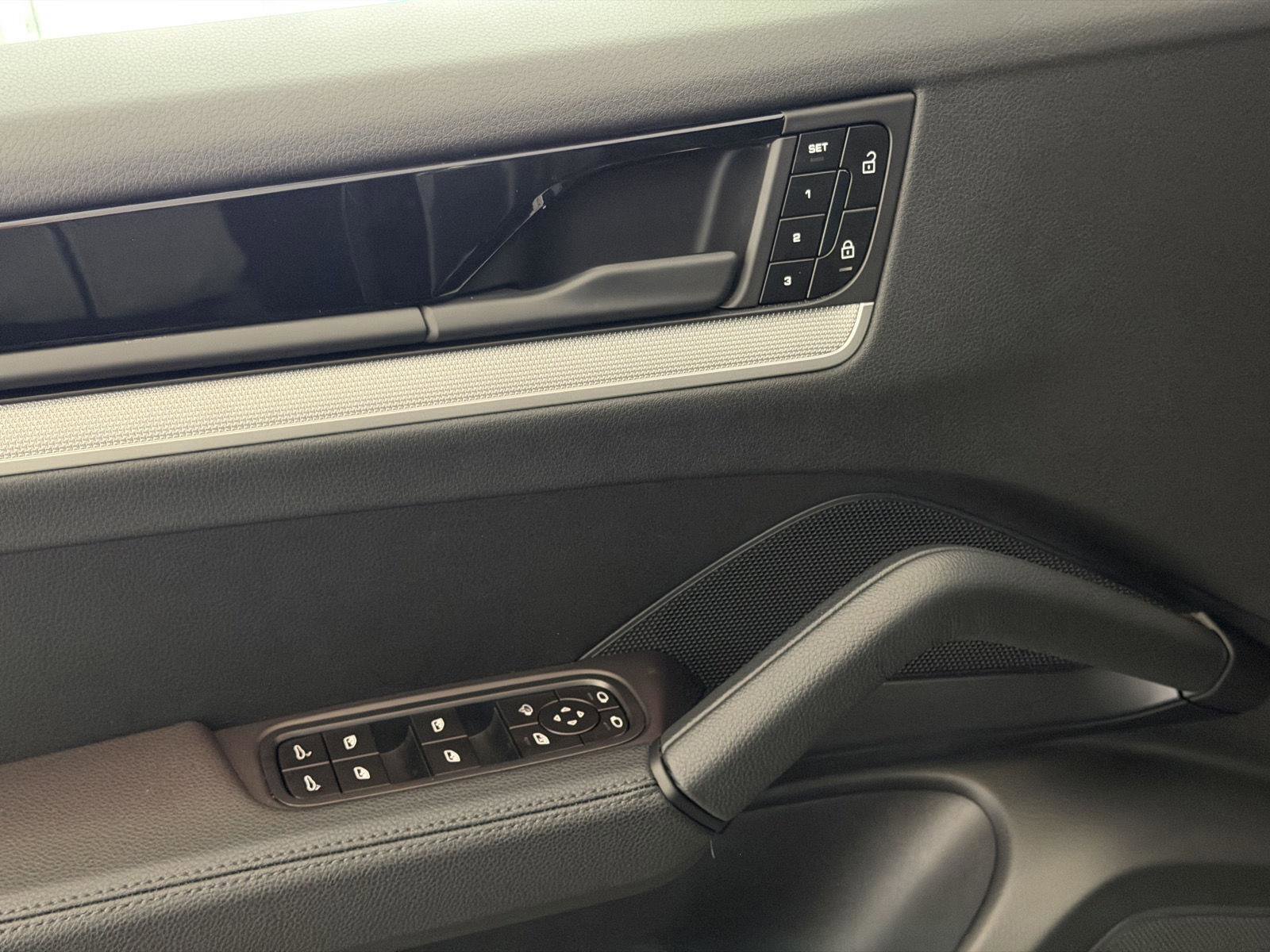 Certified 2025 Porsche Cayenne image 14