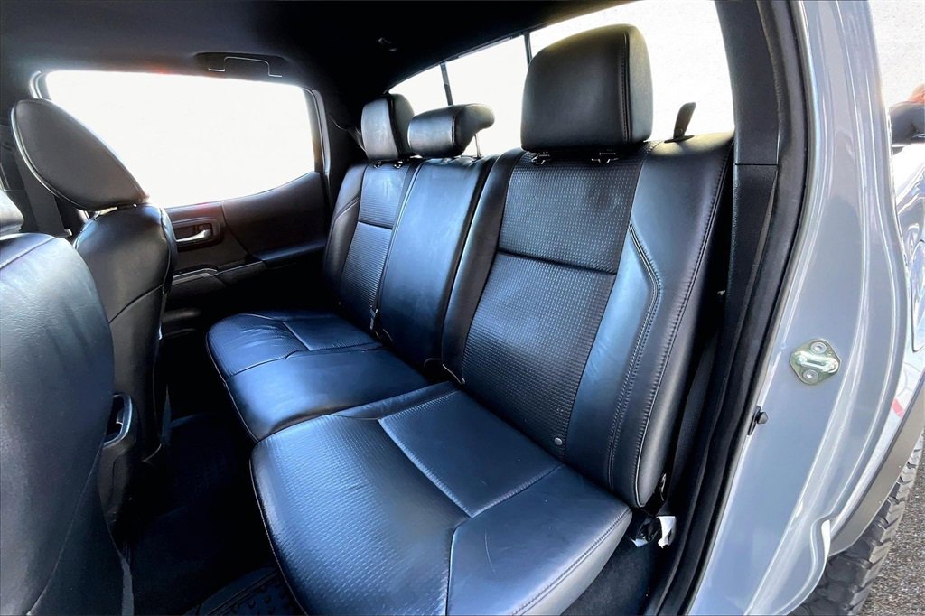 Used 2020 Toyota Tacoma TRD Off-Road image 17