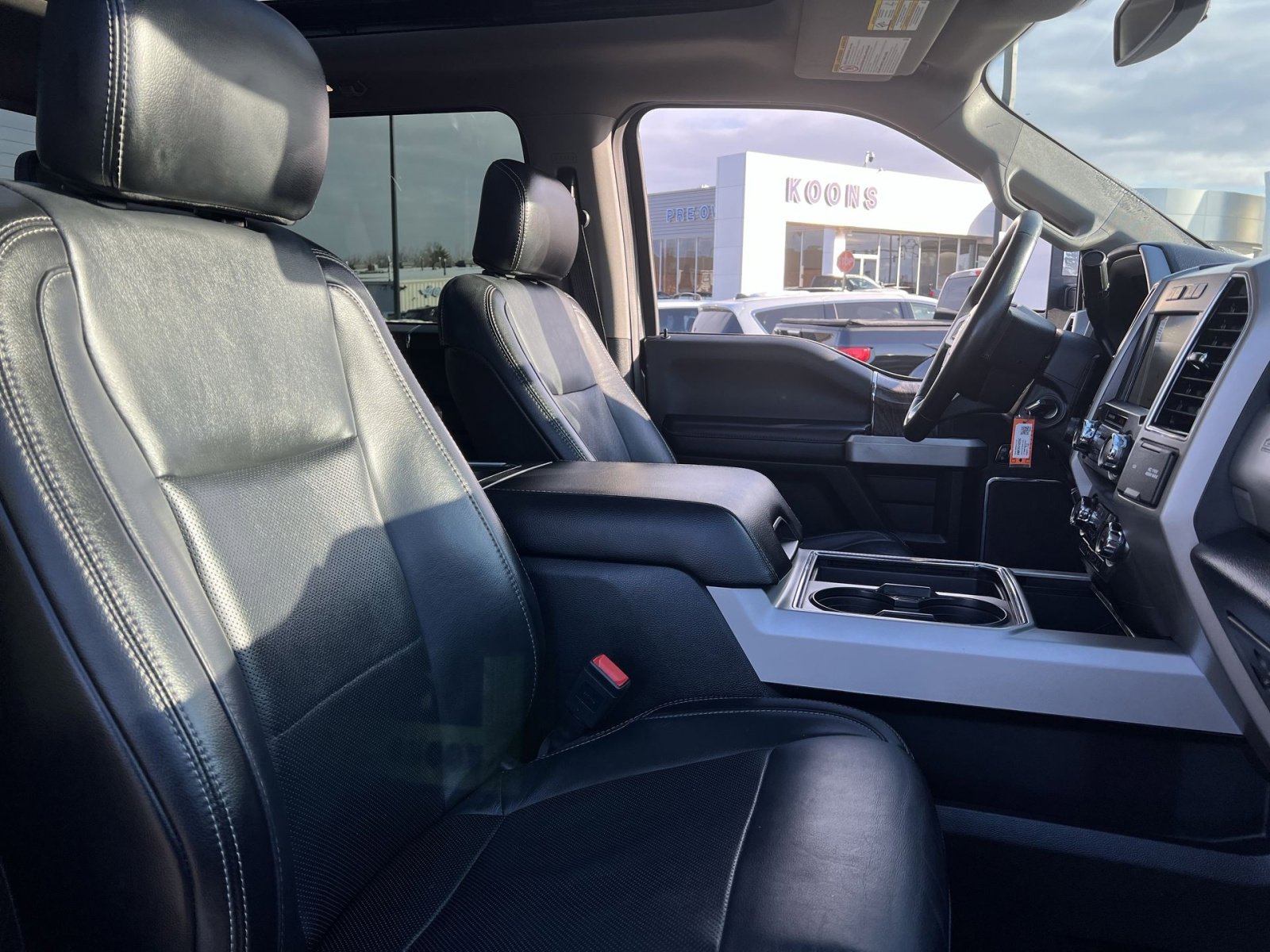 Used 2019 Ford F250 Lariat w/ Chrome Package image 27