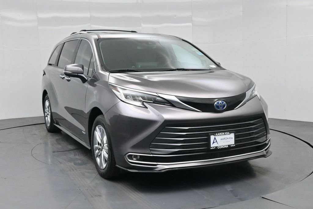 Used 2021 Toyota Sienna Limited FWD image 59