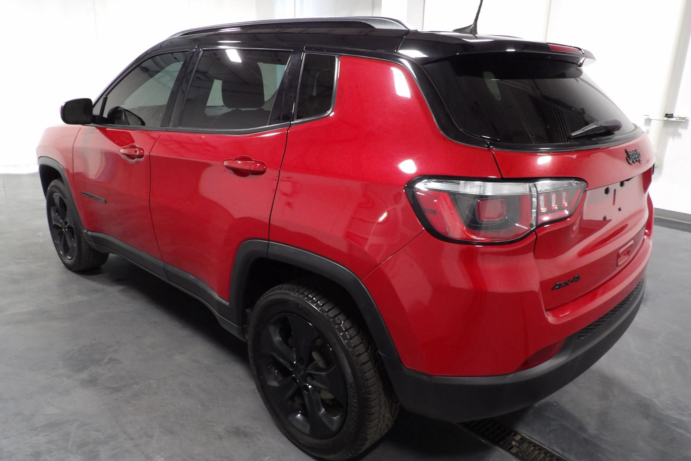 Used 2019 Jeep Compass Latitude AWD/4WD image 7