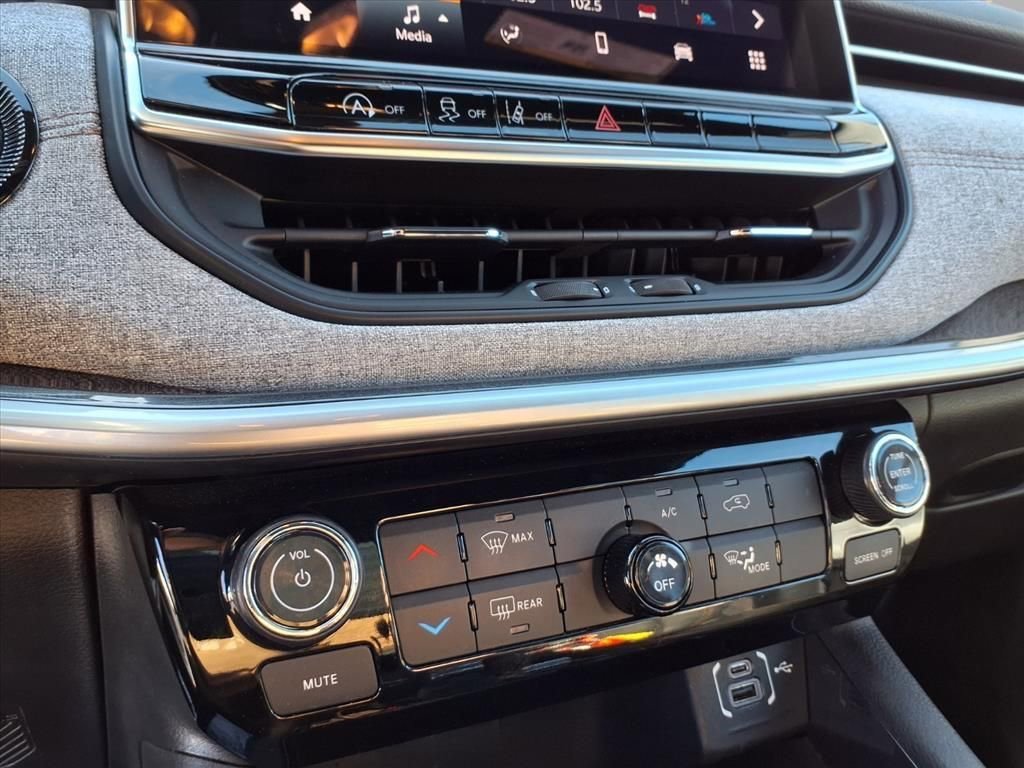 Certified 2024 Jeep Compass Latitude image 7