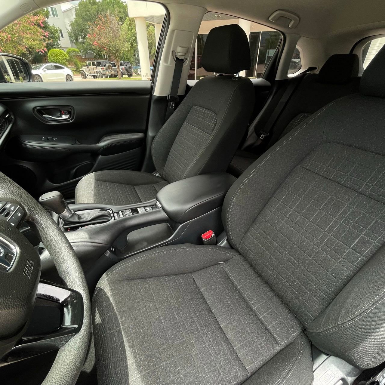 Used 2025 Honda HR-V LX image 21