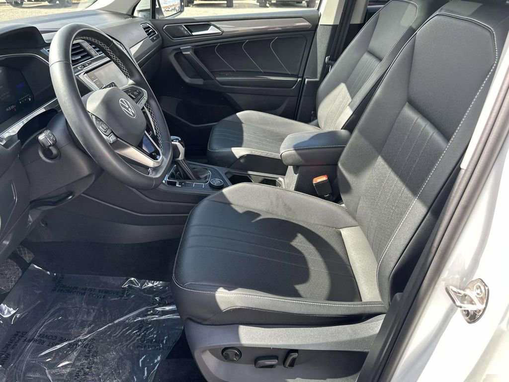 Certified 2023 Volkswagen Tiguan SE w/ Panoramic Sunroof Package image 21