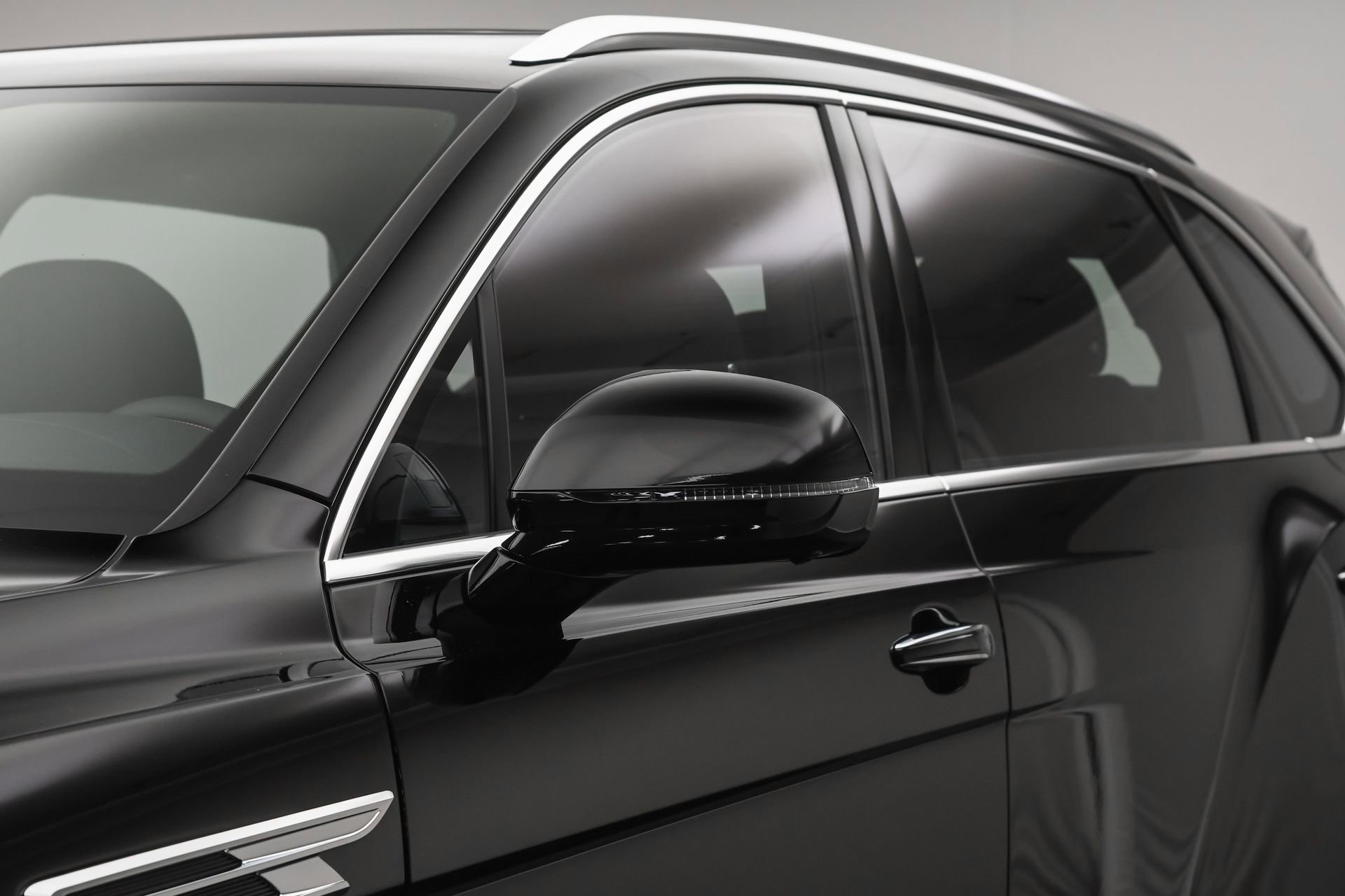 New 2024 Bentley Bentayga Extended Wheelbase image 14