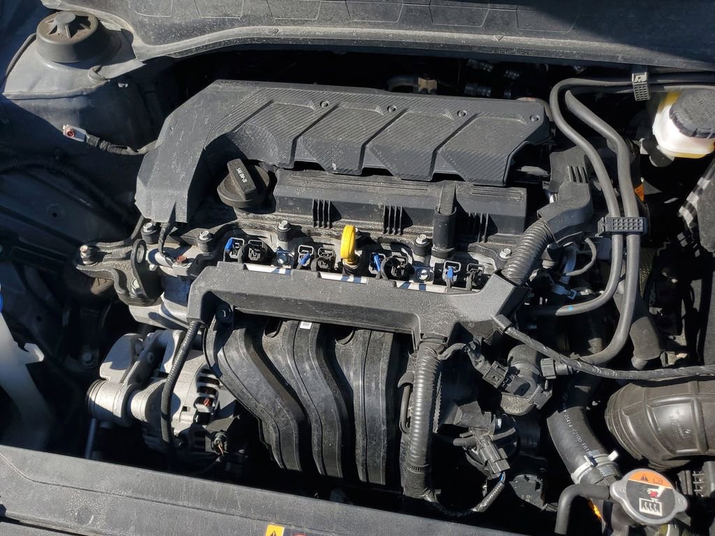 Used 2025 Hyundai Venue SEL image 11